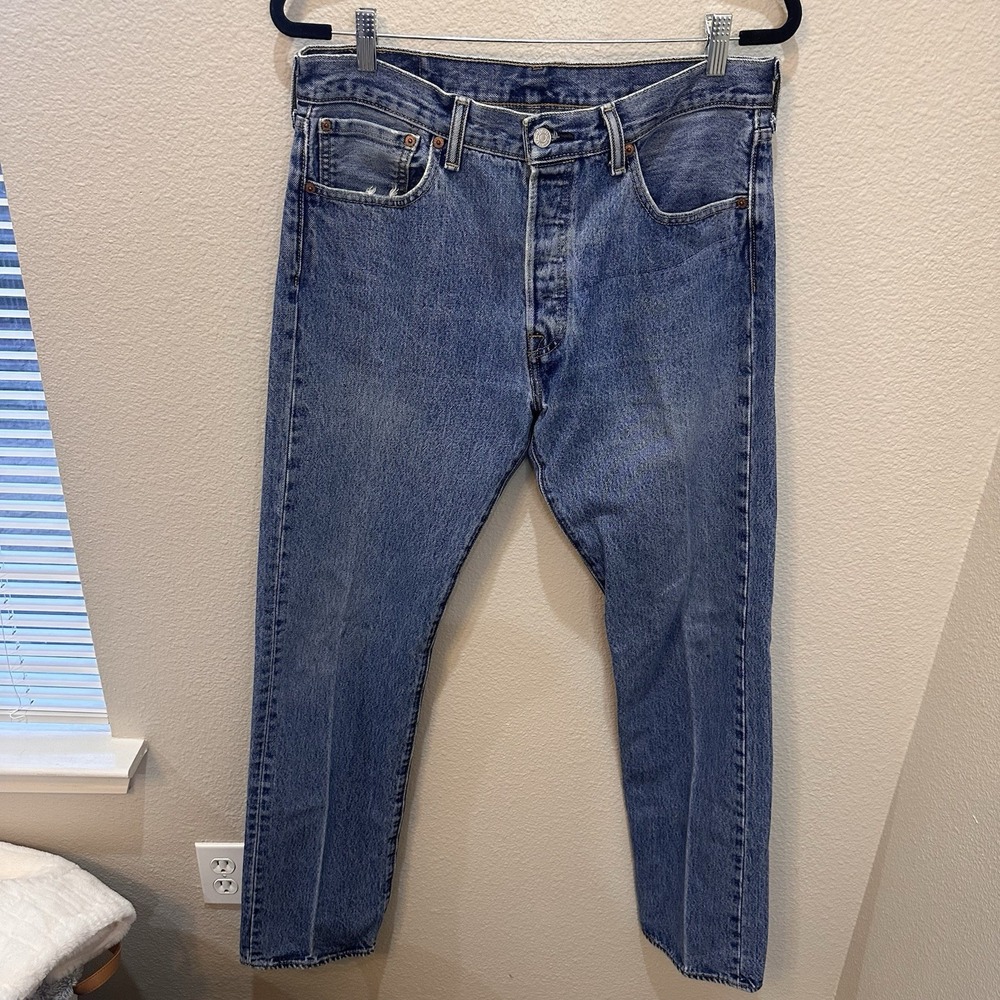 Levis 501 Jeans Mens Original Fit 33x34 Blue Stone Wash Denim Pants Button Fly